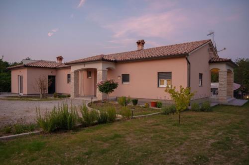 Poolside Holiday House