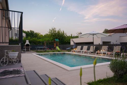 Poolside Holiday House
