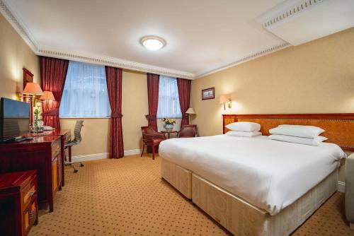 Postel nebo postele na pokoji v ubytování Grange Portland Hotel