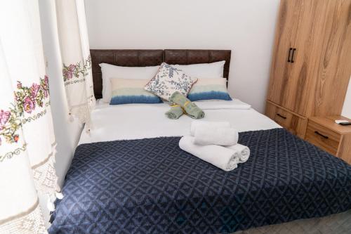 a bedroom with a bed with towels on it at Çağlar my hause apart otel in Turgutreis