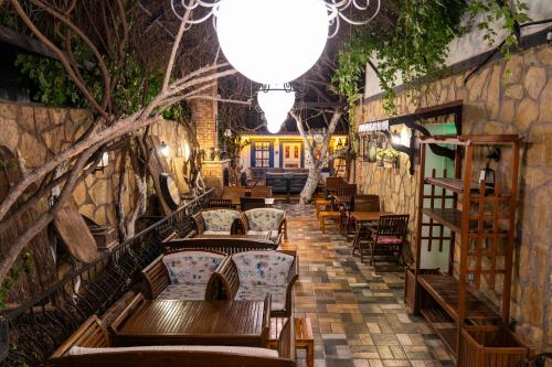 a row of tables and chairs in a restaurant at Çağlar my hause apart otel in Turgutreis