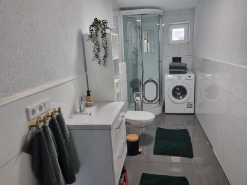 Ένα μπάνιο στο Schöne Wohnung in ruhiger Gegend