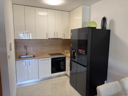 Η κουζίνα ή μικρή κουζίνα στο Apartment Marina