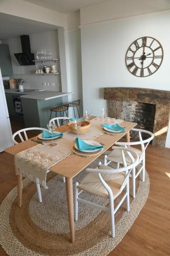 Kuchyň nebo kuchyňský kout v ubytování Spacious flat - fabulous sea views & walk to beach