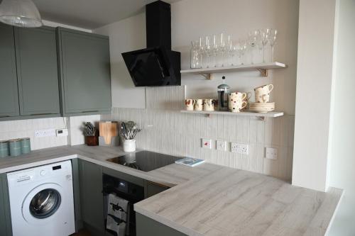 Kuchyň nebo kuchyňský kout v ubytování Spacious flat - fabulous sea views & walk to beach