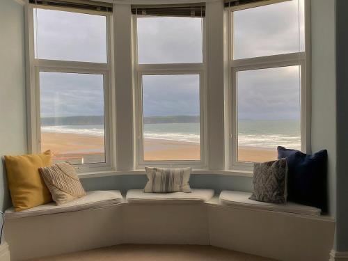 Posezení v ubytování Spacious flat - fabulous sea views & walk to beach