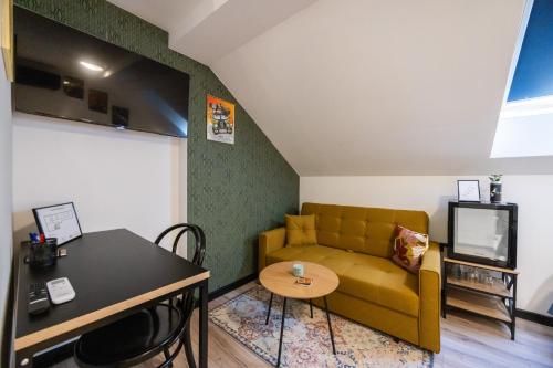Μια τηλεόραση ή/και κέντρο ψυχαγωγίας στο Hoppy rooms - Self Check ln