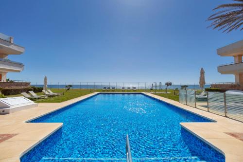 Luxury Beachfront Penthouse Marbella - heated pool & seaviews