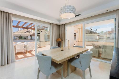 Luxury Beachfront Penthouse Marbella - heated pool & seaviews
