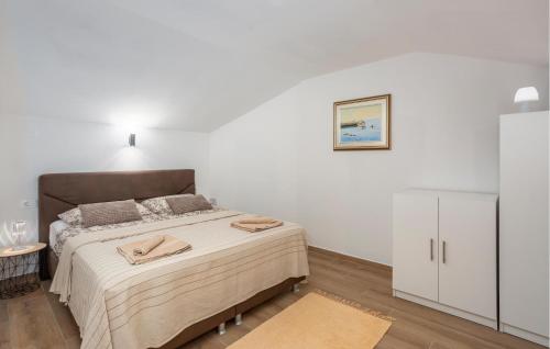 2 Bedroom Gorgeous Home In Malinska Dubasnica
