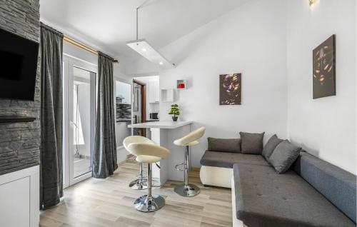 Luxurious Apartment In Vodice With Swimming Pool