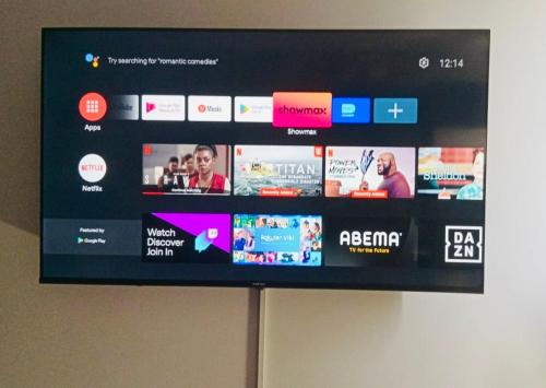 TV a/nebo společenská místnost v ubytování Zimbali Ocean Club,Ballito