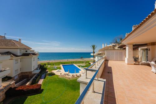 Luxury Beachfront Penthouse Marbella - heated pool & seaviews