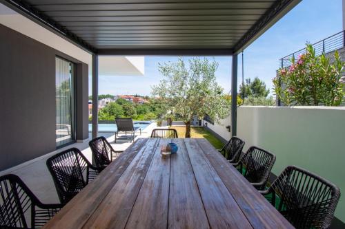 Villa Infinity Gem mit beheizbarem Pool in Medulin, Istrien - by Istrabook