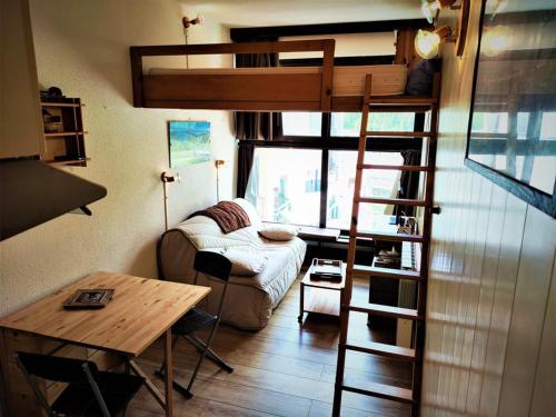 Studio Mezzanine Rénové, Accès Direct aux Pistes, Parking et Internet Inclus, Isola 2000 - FR-1-292-179