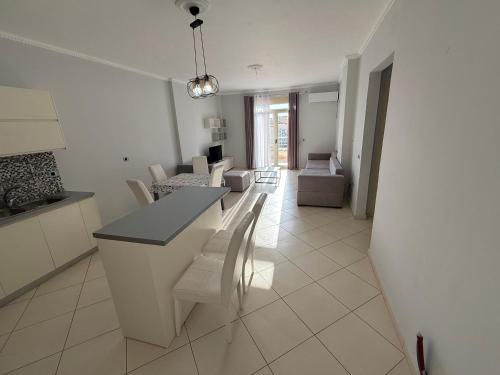 Un lugar para sentarse en Likaj rent home