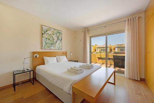 Ένα ή περισσότερα κρεβάτια σε δωμάτιο στο Alecrim Lux Tavira Residence 4M