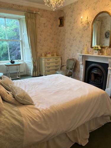 Cama o camas de una habitación en Stunning Victorian Charm