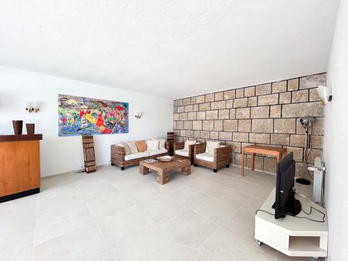 House T3 with Sea View and Private Pool - 5 minutes walk from the beach