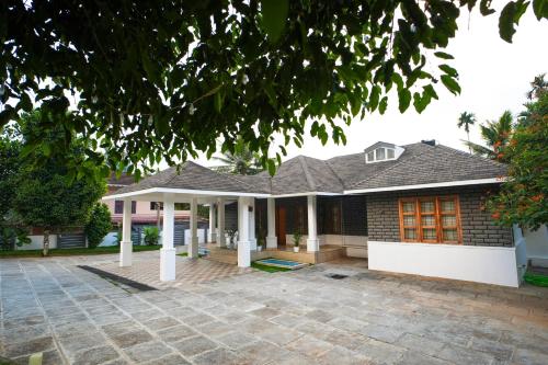 a house with a tile roof at Casa de Amor Home Of Love in Ambalavayal