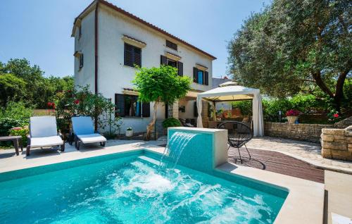 Gorgeous Home In Pula