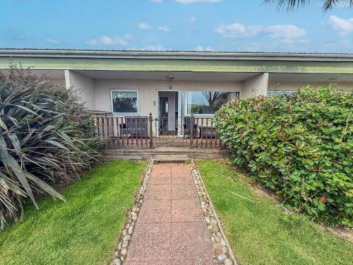 Gallery image of Chalet With Free Wifi At Rainbows End Near A Lovely Norfolk Beach Ref 31002R in Bacton