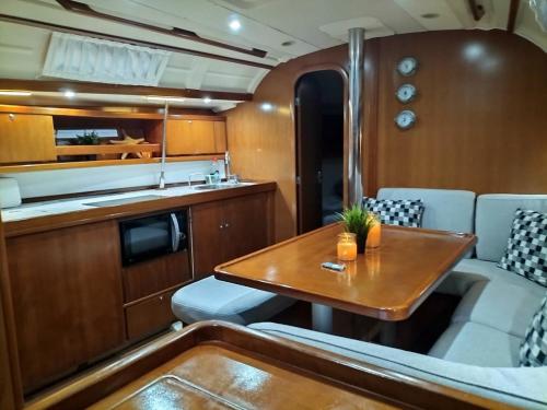 Magnificent sailboat with free parking for cars photo 5