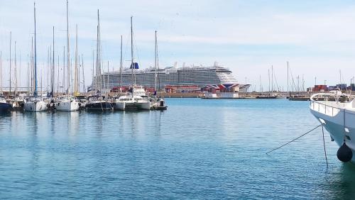 Magnificent sailboat with free parking for cars photo 14