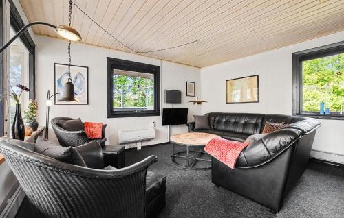 Posezení v ubytování Awesome Home In Tarm With Wifi