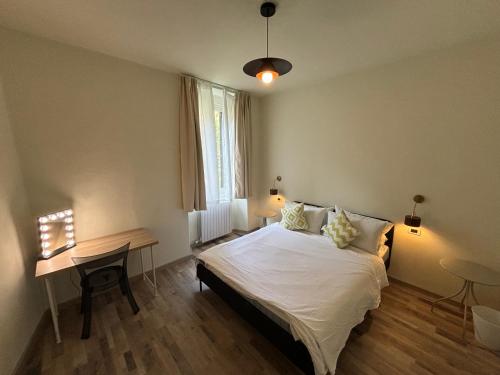 Ένα ή περισσότερα κρεβάτια σε δωμάτιο στο Cozy Home Away