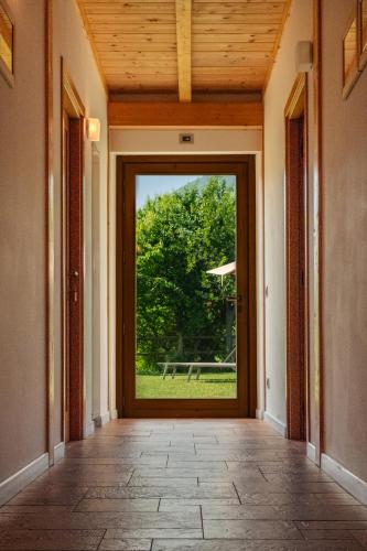 an open door with a view of a yard at Agriturismo La Cascina di Opaco in Norcia