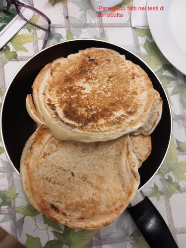 three pancakes in a pan on a table at Agriturismo U muinettu in La Spezia