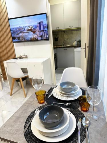 New Apartment in Paris center metro 7 & 14 Maison Blanche