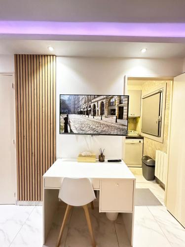 New Apartment in Paris center metro 7 & 14 Maison Blanche