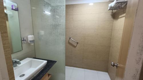 Ένα μπάνιο στο Siddha Xanadu Studio