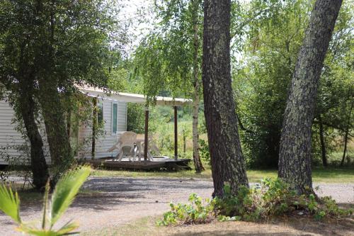 Photo de la galerie de l'établissement Camping Le chêne du lac, à Bayas