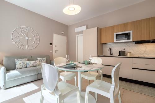 a kitchen and living room with a table and chairs at Luxury Sofia Home Alghero in Alghero