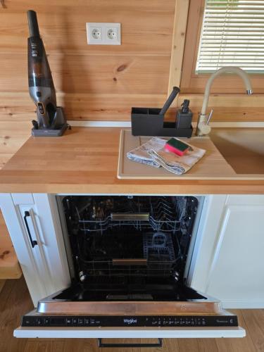 Una cocina o cocineta en Chalet Fiona with jacuzzi