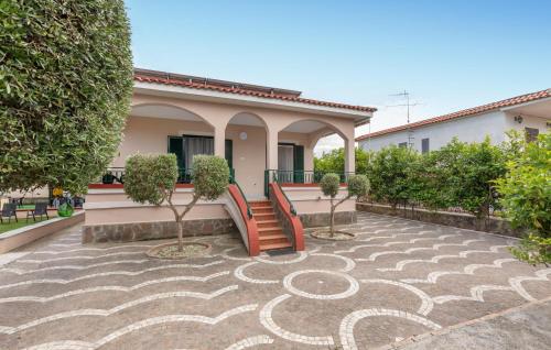 Κήπος έξω από το Stunning Home In Castel Volturno