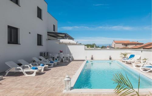 Beautiful Apartment In Umag With Wifi