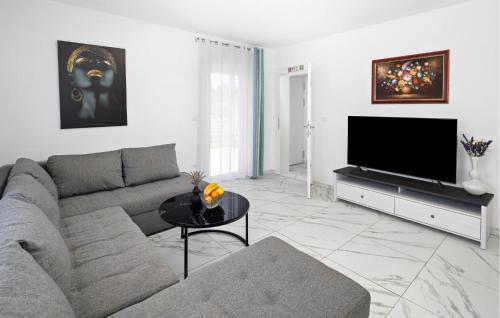 Beautiful Apartment In Umag With Wifi