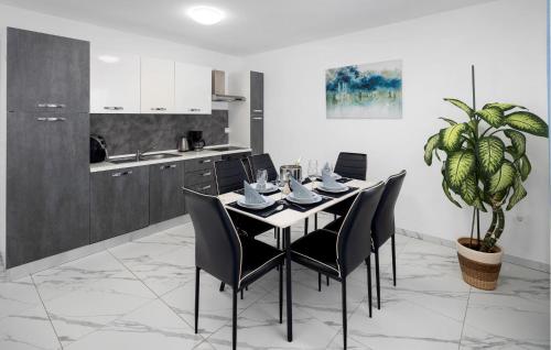 Beautiful Apartment In Umag With Wifi