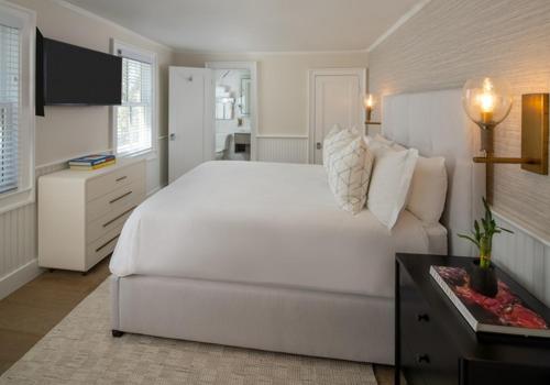 Una cama o camas en una habitación de The Huntting Inn