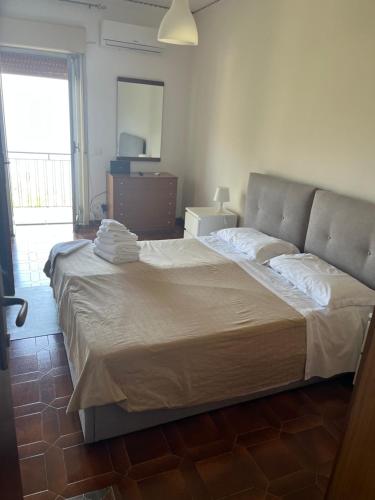 a bedroom with a large bed with towels on it at Mi 'ffaciu e mi ricriu casa vacanze in Castelmola