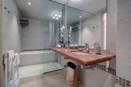 a bathroom with a sink and a shower at Ribera del Marlin IX Sotogrande in Sotogrande