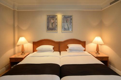 Postel nebo postele na pokoji v ubytování Jeju Oriental Hotel & Casino