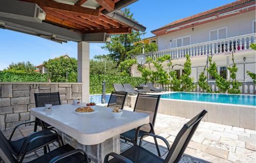 Beautiful Apartment In Sibenik