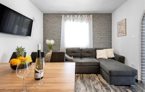 Beautiful Apartment In Sibenik