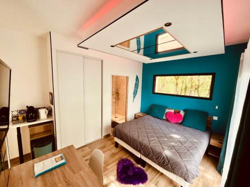 Posteľ alebo postele v izbe v ubytovaní Love room avec jacuzzi intérieur proche Blagnac