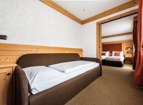 Una cama o camas en una habitación de Hotel Antares